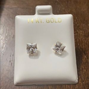 14 karat gold stud earrings